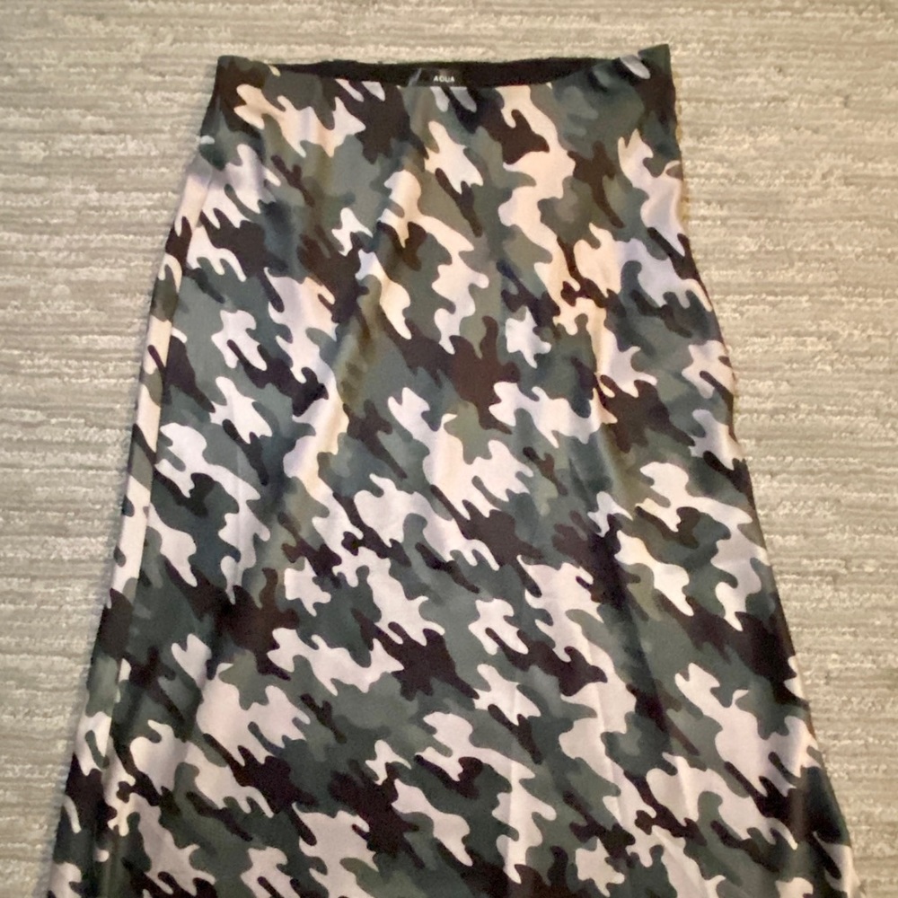 Like new, Aqua green camo silky midi slip skirt, side zip, elastic waistband